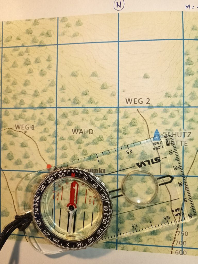 Ablesen der Marschrichtung am Kompass – 67,5 Grad