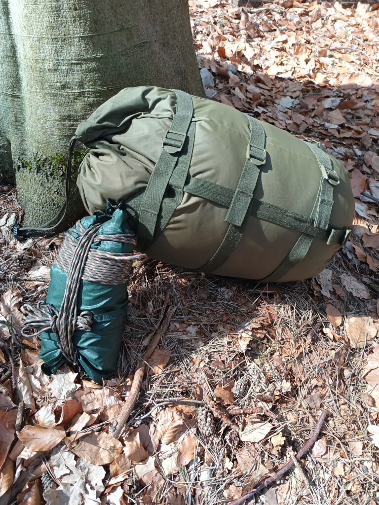 Carinthia Defense 4 komprimiert – Packmaß Kunstfaser Survival Schlafsack