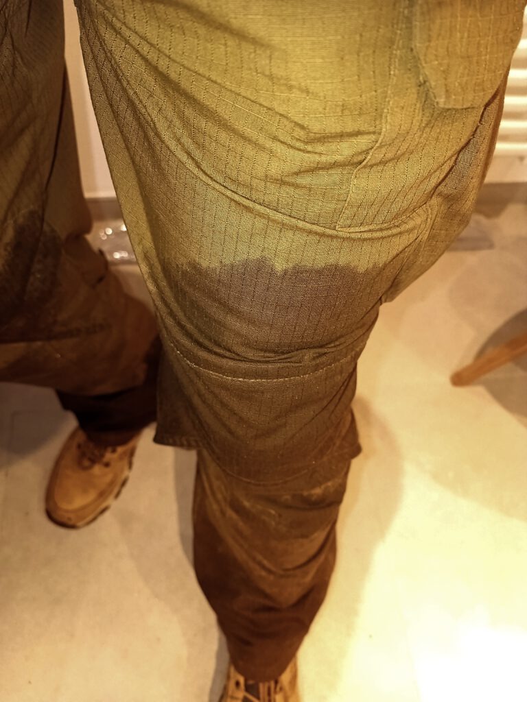 Ripstop Outdoorhose robustes Kunstfasergewebe Nahaufnahme